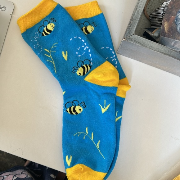 Two pair of a Brand new bee socks! - Picture 2 of 3